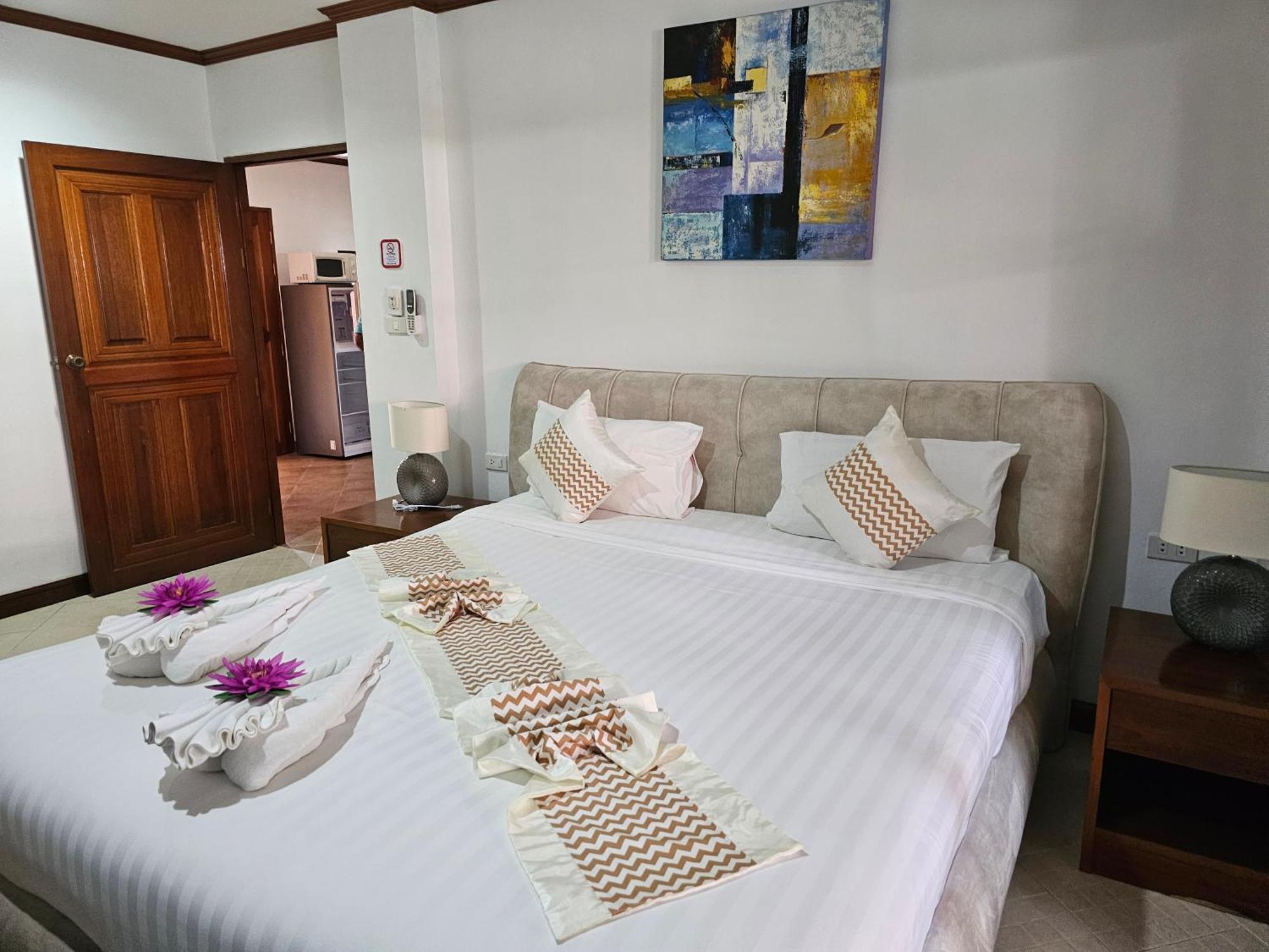 Sai Rougn Apartment Patong Eksteriør billede
